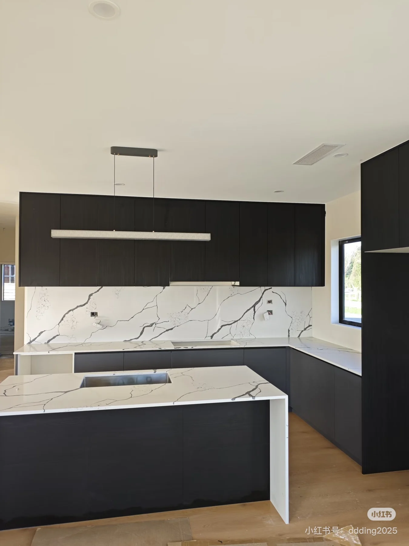 Dark contemporary kitchen
