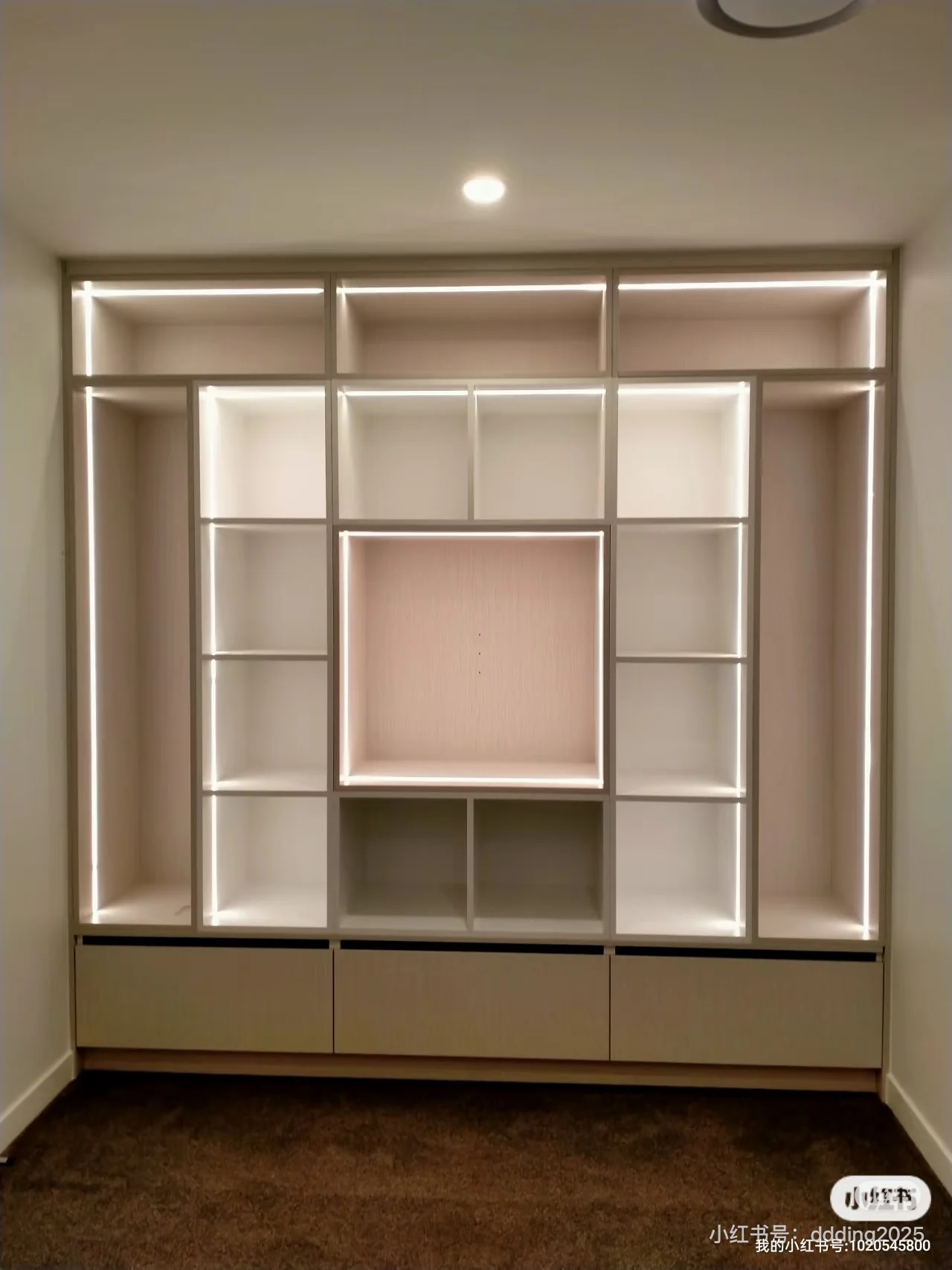 Display cabinetry