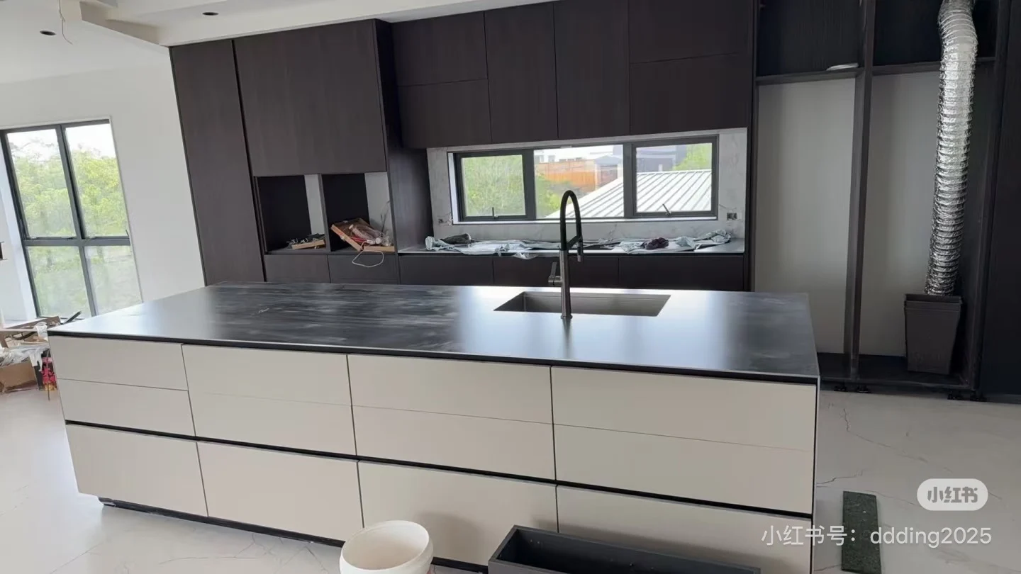 Two-tone kitchen