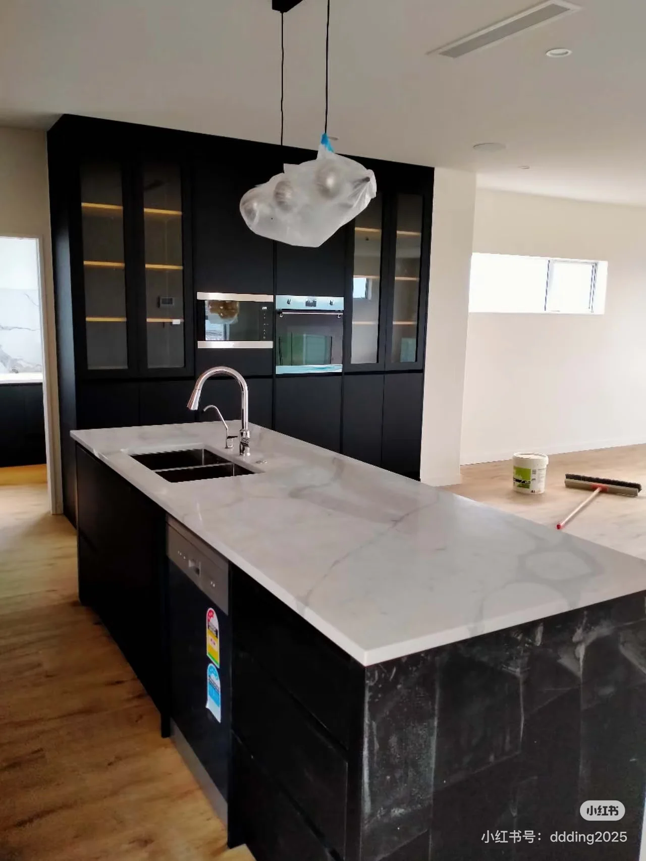Dark glazed kitchen