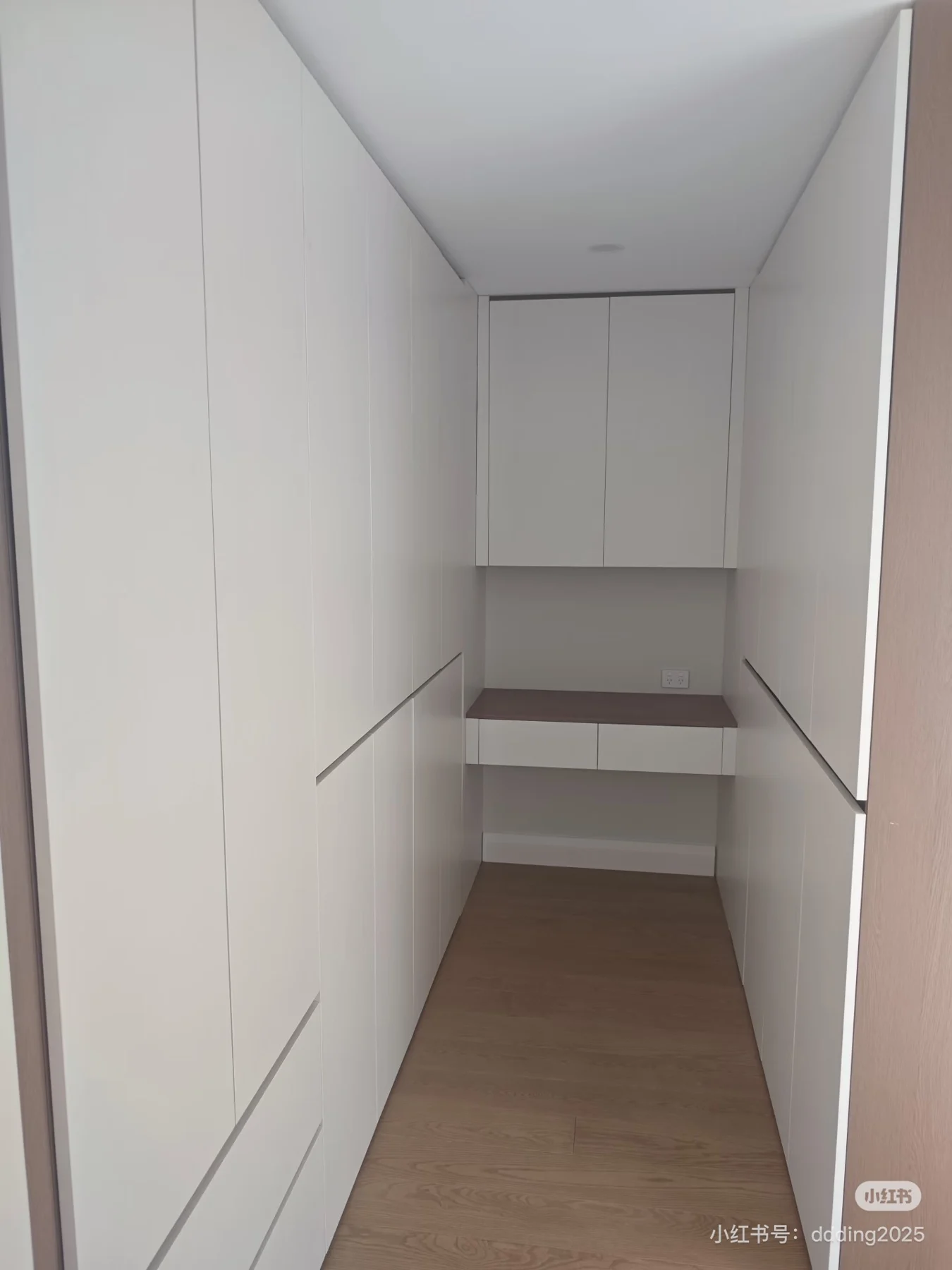 Light storage cabinetry